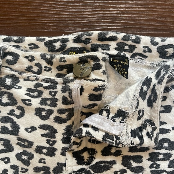 White Like an Angel Cheetah Print shorts - Picture 4 of 4